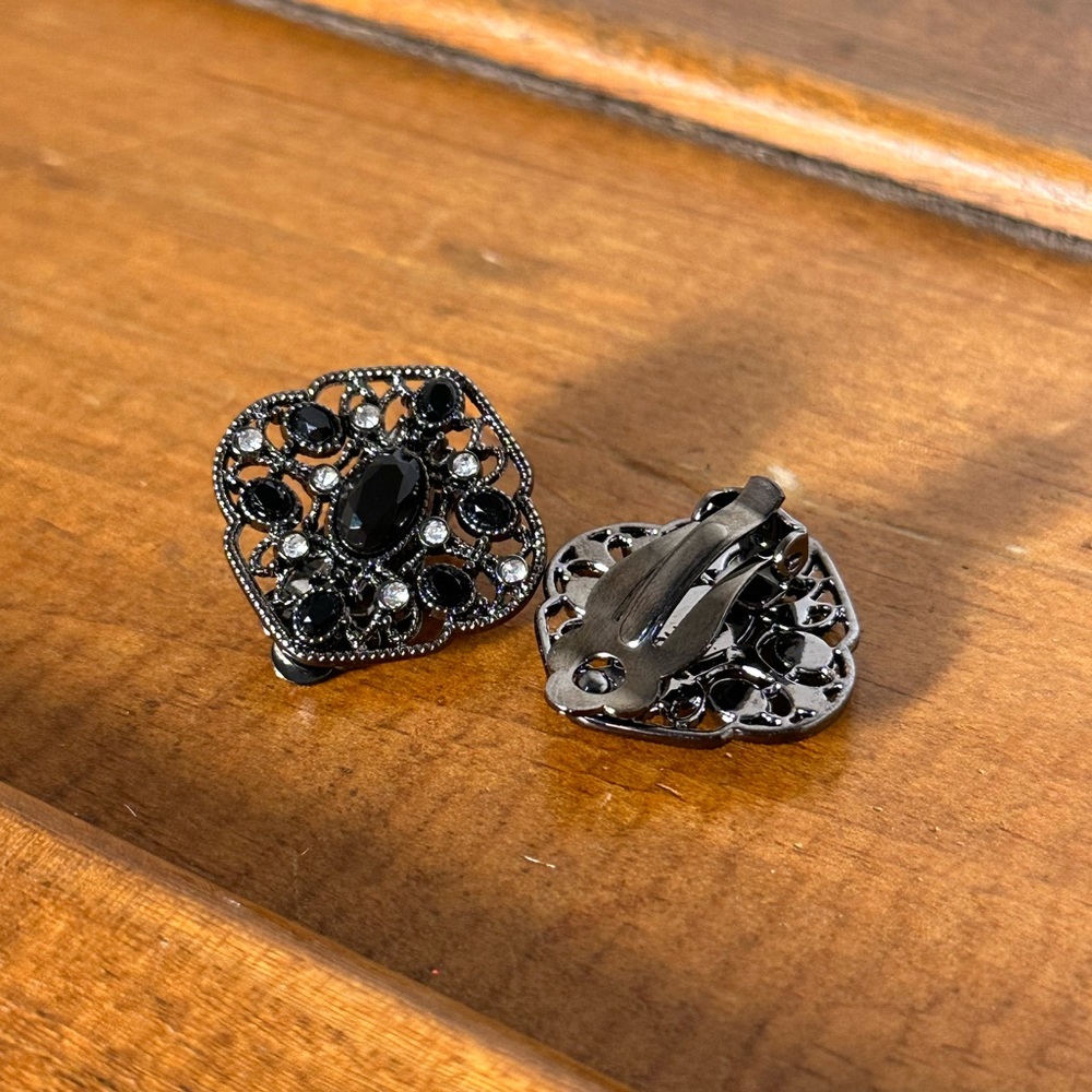 ✨Vintage Clip On Earrings by Chaps✨